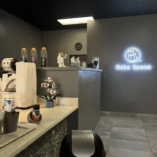 Where you pick up drinks!