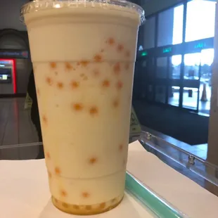 Mango smoothie with mango popping jelly