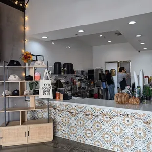 Drink pickup counter