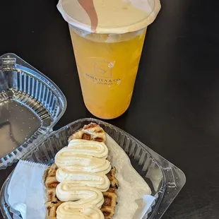Cream Croffle and Mango Fruit Tea