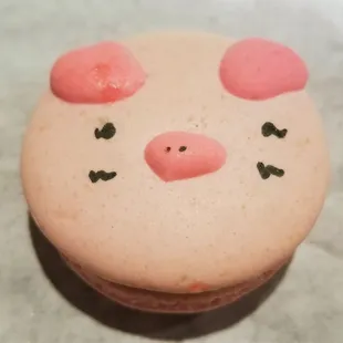 Macadon&apos;s Piggy Macaron