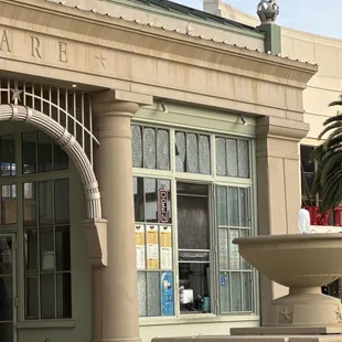 Bobalicious building