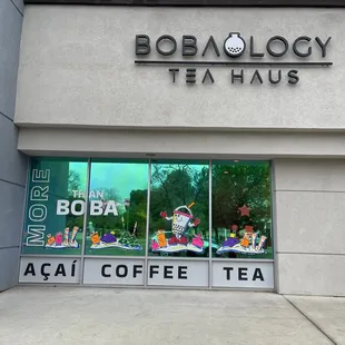 Corner space in plaza - outside establishment