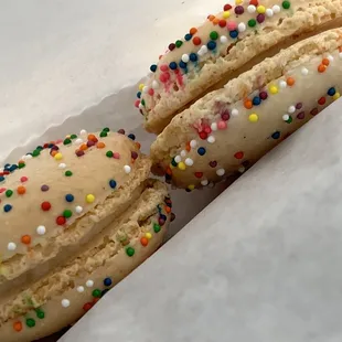 Vanntastic's Birthday Cake macarons