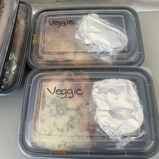 Veggie lasagna w/garlic bread