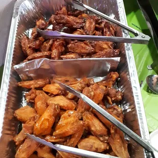 a tray of chicken wings