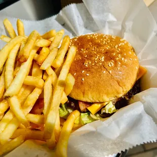 Single Bacon Cheeseburger with Fries