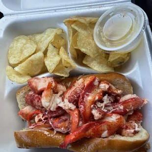 5 oz Maine lobster roll
