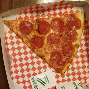 1 slice of pizza, over priced and nothing special. At almost $7per slice! Criminal.