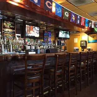 Full bar. I'm just here for the chips &amp; salsa and a burrito though!