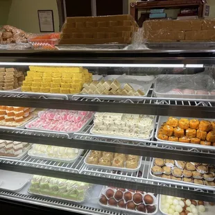 donuts, food, dough desserts