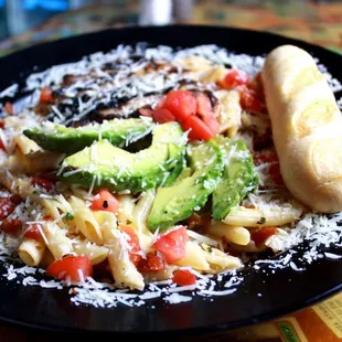 Bacon, Avocado, and Tomato Pasta