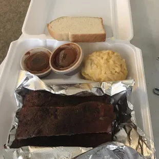 4 ribs with cheesy potatoes