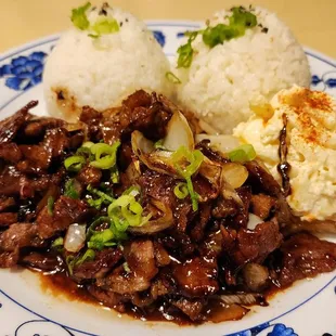 Chopped Steak &amp; Onions w/2 scoops rice, 1 scoop mac ($15.60, 9/8/23)