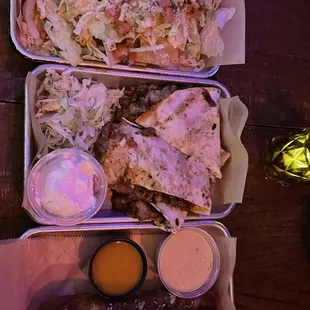 food, chicken wings and fried chicken