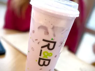 R&B Tea & Ssong's Hotdog