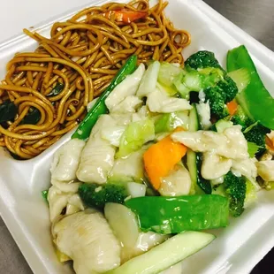 Chick with Vegetable with Lo Mein Togo combination