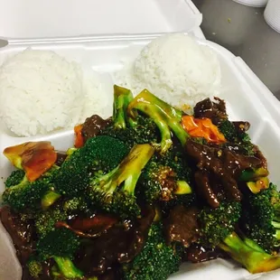 Beef Broccoli with steam rice Togo combination