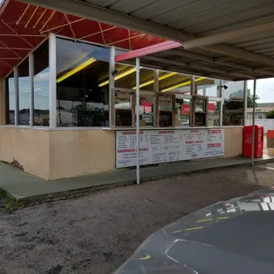 the outside of the restaurant