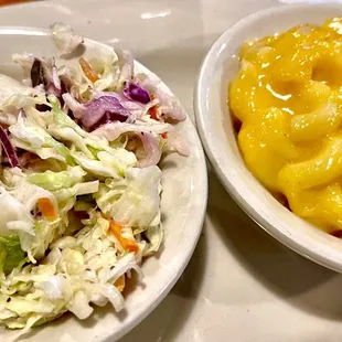 acaroni and cheese and coleslaw