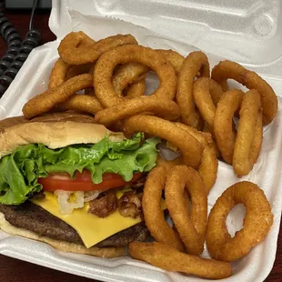 Bacon cheeseburger with onion rings
