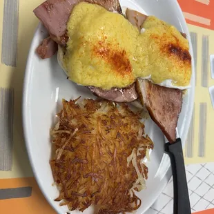 Classic Bob&apos;s Eggs Benny Breakfast