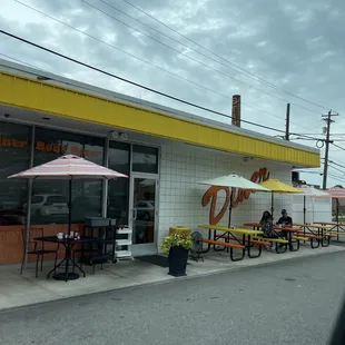 Bob&apos;s diner outside sitting