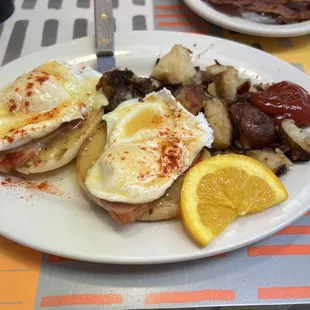 Bob&apos;s Eggs Benny Breakfast