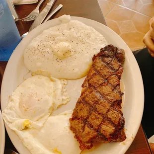Steak and eggs with grits