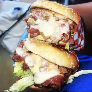 San Juaquin cheeseburger (pastrami burger)