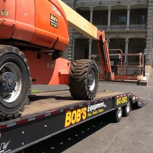 When you have a last minute rush job, (Clearing the Bee's at Iolani Palace) Bob's is there to help you out.