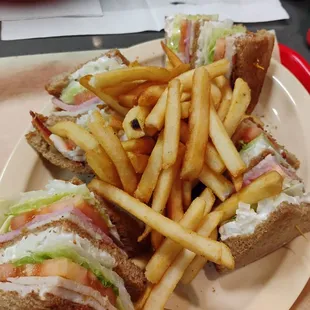 Fantastic Club Sandwich: BLT+Turkey &amp; Ham !