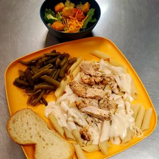 a plate of pasta, green beans, and chicken