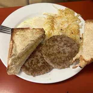 a plate of breakfast food