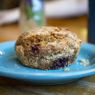 a muffin on a blue plate
