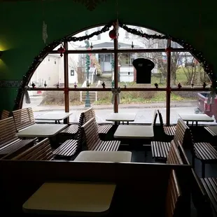 The nice spacious eating area!