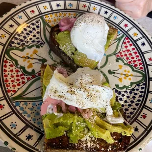Avocado tartine with poached eggs
