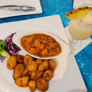 Piña colada and octopus with plantain.