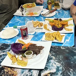Sopa Boca Marina Yuca frita  Lambi a la Criolla Tostones Churrasco