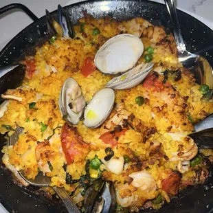 Seafood paella