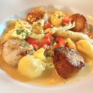 Scallops w. Artichokes &amp; Sacchetti (cheese filled pasta)