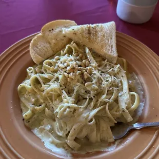 Fettuccini Pesto e Pollo