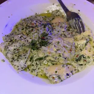Cheese ravioli with creamy pesto