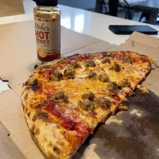 Fennel sausage pizza to go