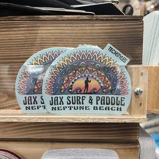 a sign for jax&apos;s jax surf and paddle
