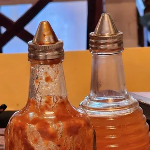 Dirty condiment bottles that aren&apos;t an invitation to touch them.
