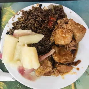 La Completa: one type of rice: congri, one type of meat: pork &amp; one type of vianda: yuca.