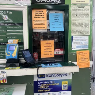 Siempre abren tarde en horario informa que a las 9 abren que mal espere 10 minutos y nada tomar más seriedad en el horario