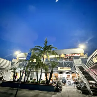 the outside of a restaurant