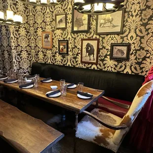 Semi private table